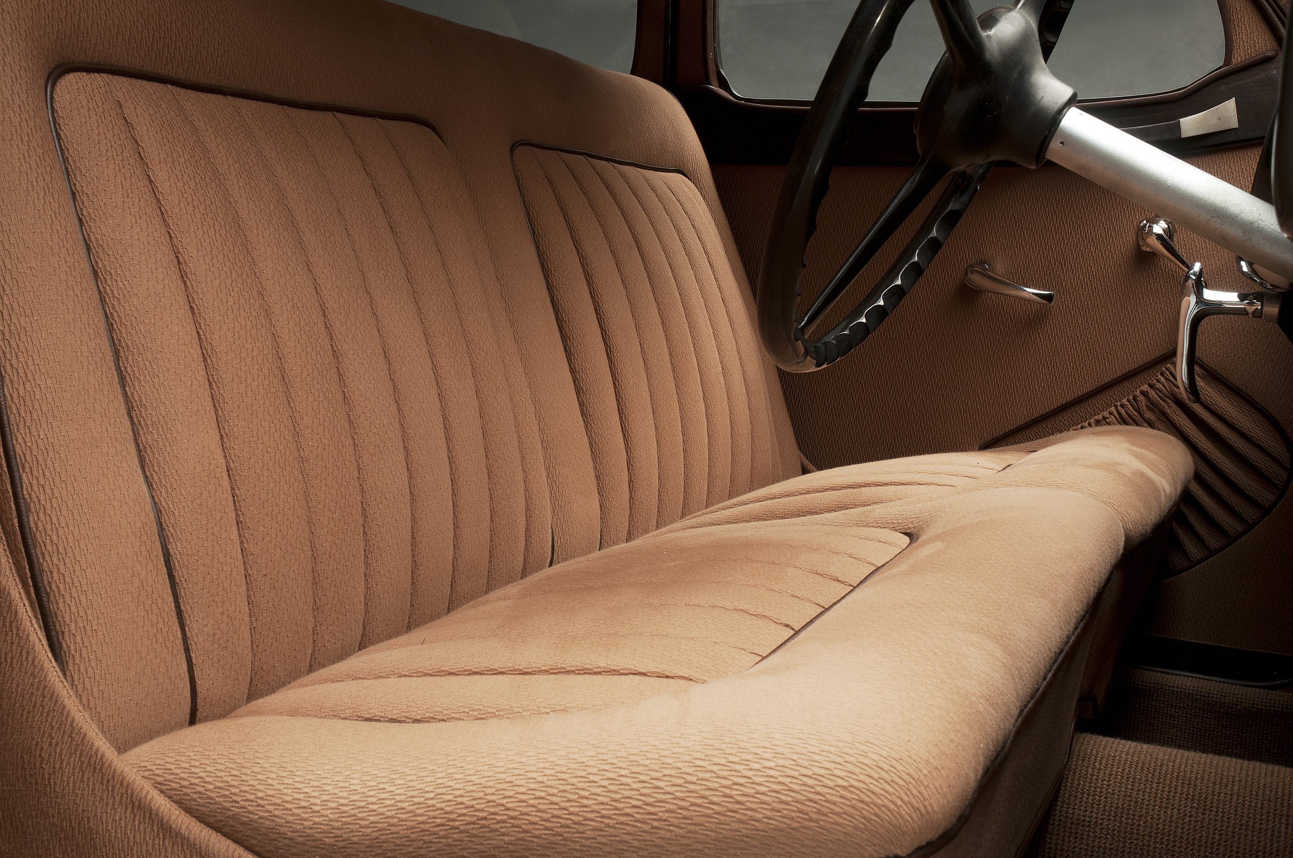 Huyền thoại Skoda: 5 dòng xe mang hình giọt nước 3 skoda 935 dynamic interior scaled